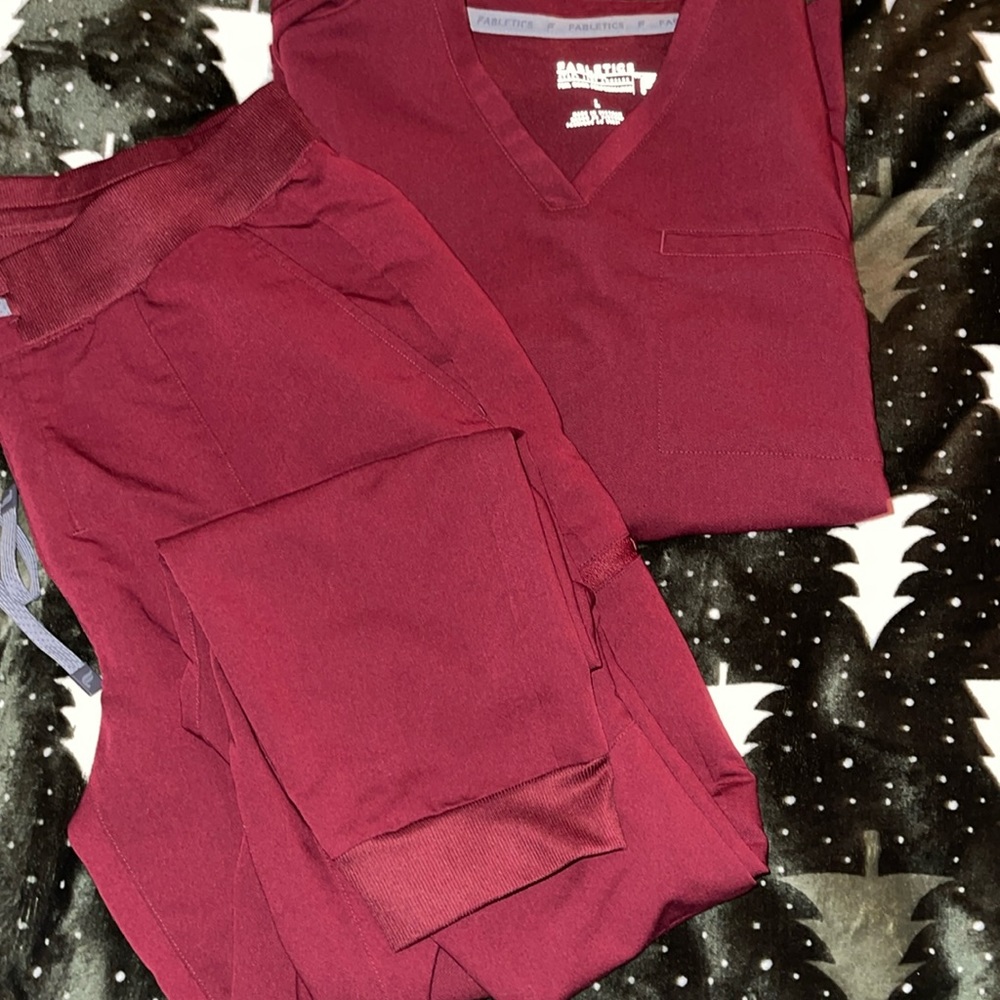 COPY - Fabletics scrub set
